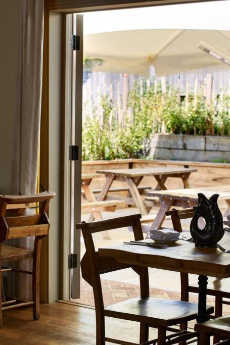 Dusk At The Sun Inn Felmersham Sharnbrook Exterior foto